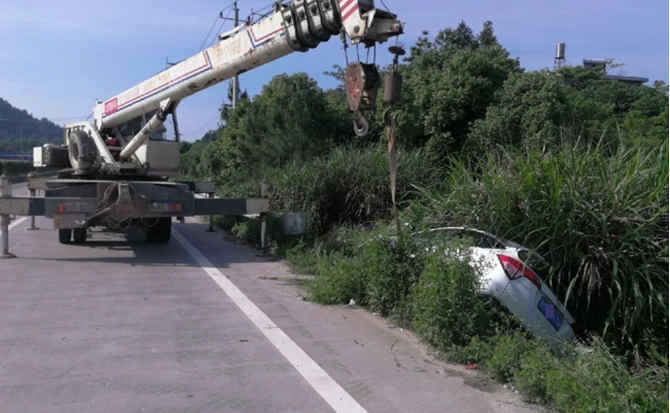 尼勒克重载吊车救援